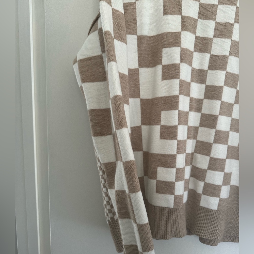 Boutique Checkered Round Neck Long Sleeve Sweater - Picture 3 of 4